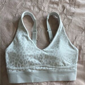 Fabletics Light Gray Leopard Sports Bra S